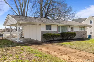 10556 Crecelius Dr, Saint Louis, MO 63123 - Photo 2