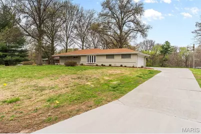 26 Castle Drive, Florissant, MO 63034 - Photo 4
