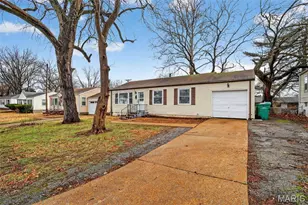 1128 Grenshaw Dr, Saint Louis, MO 63137 - Photo 2