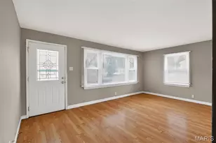 1128 Grenshaw Dr, Saint Louis, MO 63137 - Photo 6