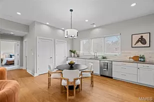 46 Carriage Ln, Saint Louis, MO 63108 - Photo 14