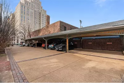 46 Carriage Lane, Saint Louis, MO 63108 - Photo 28