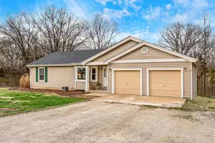 2725 Fantasy Ln, Villa Ridge, MO 63089 - Photo 2