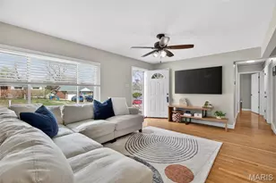 9840 Lakeford Ln, Saint Louis, MO 63123 - Photo 6