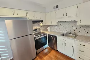 1672 Herault Pl, Saint Louis, MO 63125 - Photo 4