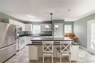 3067 Crystal Lake Dr, Saint Louis, MO 63129 - Photo 8