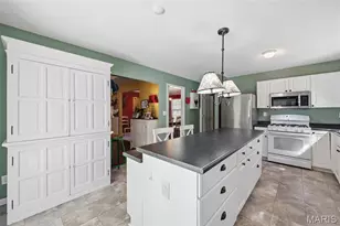 3067 Crystal Lake Dr, Saint Louis, MO 63129 - Photo 10