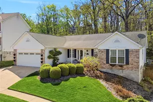 3067 Crystal Lake Dr, Saint Louis, MO 63129 - Photo 2