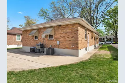 6258 Sunshine Drive, Saint Louis, MO 63109 - Photo 4