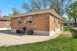6258 Sunshine Dr, Saint Louis, MO 63109 - Photo 4