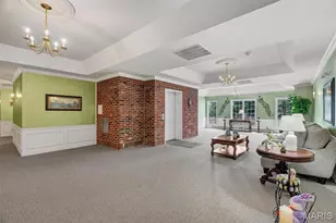 7400 Whitehall Colonial Ln, Shrewsbury, MO 63119 - Photo 2