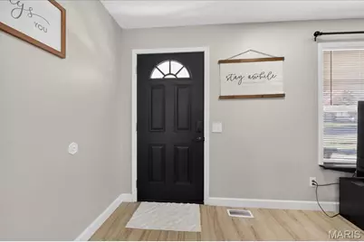 2425 Lindsay Lane, Florissant, MO 63031 - Photo 8