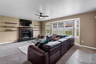 1860 Chateau Du Mont Dr, Florissant, MO 63031 - Photo 10