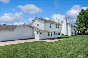 1860 Chateau Du Mont Dr, Florissant, MO 63031 - Photo 2