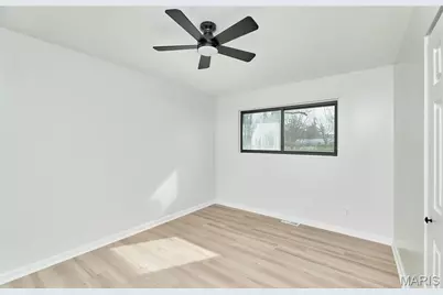 2555 Guildford Drive, Florissant, MO 63033 - Photo 16