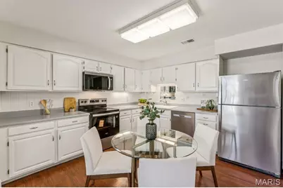 28 Country Club Terrace, Glendale, MO 63122 - Photo 8