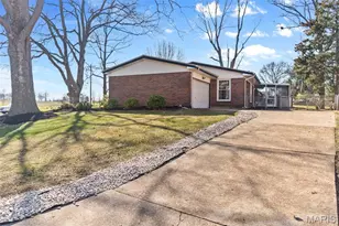 2185 Pohlman Rd, Florissant, MO 63033 - Photo 4