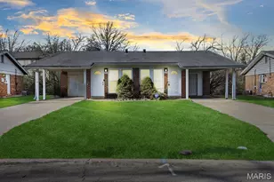 305 St Eugene Ln, Florissant, MO 63033 - Photo 2