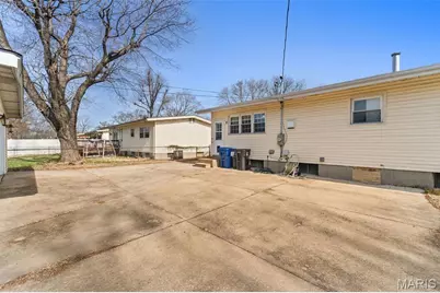 770 Kostka Lane, Florissant, MO 63031 - Photo 16