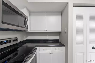 8825 Wrenwood Lane, Brentwood, MO 63144 - Photo 10