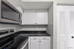 8825 Wrenwood Ln, Brentwood, MO 63144 - Photo 10