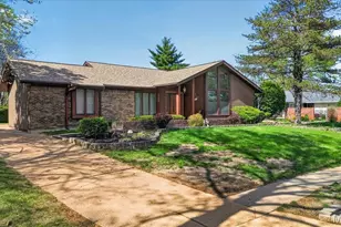 15233 Country Ridge Dr, Chesterfield, MO 63017 - Photo 2