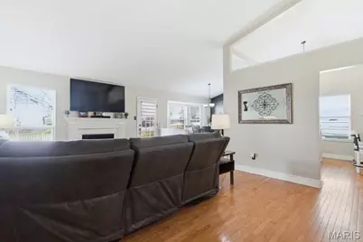 211 Cheval Square Drive, Chesterfield, MO 63005 - Photo 14