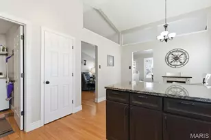 211 Cheval Square Dr, Chesterfield, MO 63005 - Photo 4