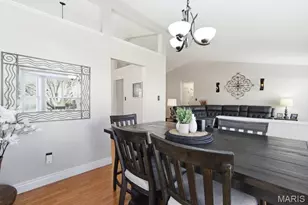 211 Cheval Square Dr, Chesterfield, MO 63005 - Photo 10