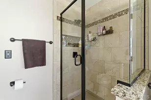 211 Cheval Square Dr, Chesterfield, MO 63005 - Photo 24