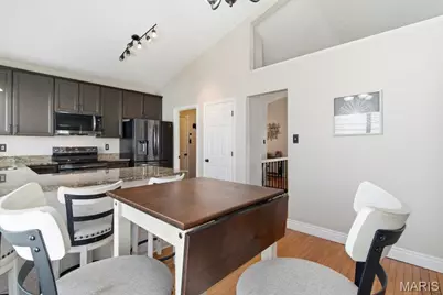 211 Cheval Square Drive, Chesterfield, MO 63005 - Photo 6