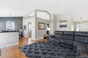 211 Cheval Square Dr, Chesterfield, MO 63005 - Photo 12