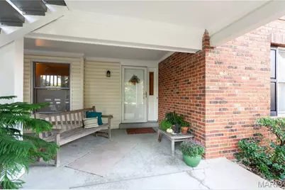 7356 Whitehall Colonial Lane, Saint Louis, MO 63119 - Photo 2