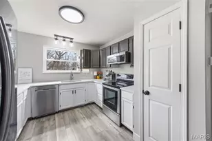 302 Birmingham Dr, O'Fallon, MO 63366 - Photo 8