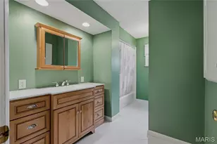 1041 Terracewood Cir, Ballwin, MO 63011 - Photo 16