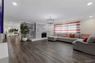 9443 Oakwood Manor Ln, Sunset Hills, MO 63126 - Photo 8