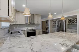 9443 Oakwood Manor Ln, Sunset Hills, MO 63126 - Photo 10