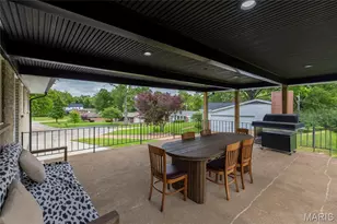 9443 Oakwood Manor Ln, Sunset Hills, MO 63126 - Photo 32