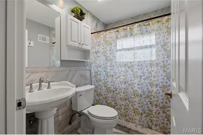9443 Oakwood Manor Lane, Sunset Hills, MO 63126 - Photo 14