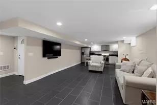 9443 Oakwood Manor Ln, Sunset Hills, MO 63126 - Photo 20