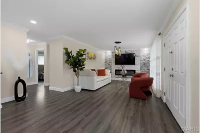 9443 Oakwood Manor Lane, Sunset Hills, MO 63126 - Photo 4