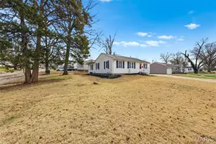 10410 Ewell Dr, Saint Louis, MO 63137 - Photo 4