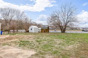 918 Elm St, De Soto, MO 63020 - Photo 8
