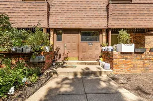 13453 Coliseum Dr, Chesterfield, MO 63017 - Photo 2
