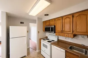 10449 Bellefontaine Rd, Saint Louis, MO 63137 - Photo 4