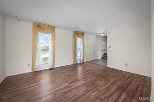 9542 General Lee Dr, Saint Louis, MO 63126 - Photo 4