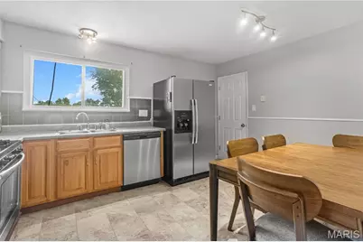 2500 Wesglen Estates Drive, Maryland Heights, MO 63043 - Photo 8