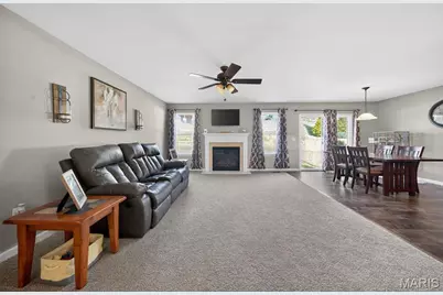 424 Wilmer Meadow Drive, Wentzville, MO 63385 - Photo 2