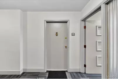 2 Delcrest Court #102, Saint Louis, MO 63124 - Photo 2