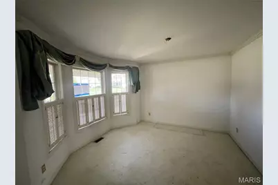 12 Scarlet Oak Court, Lake Saint Louis, MO 63367 - Photo 2